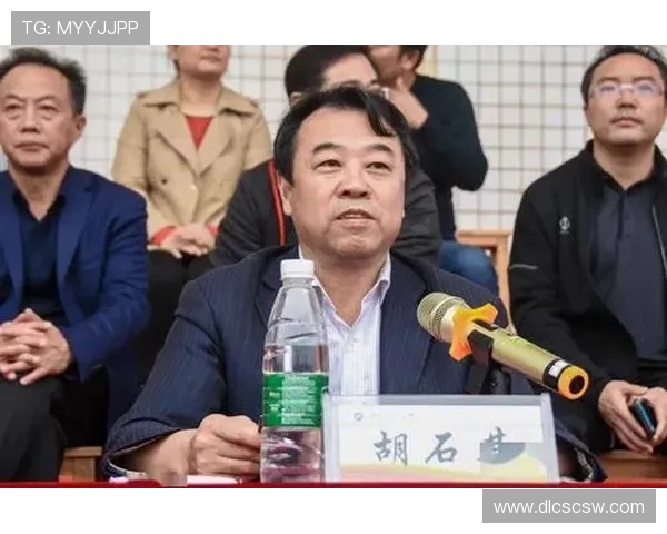 洪山区足球代表队凝心聚力奋勇拼搏谱写青春绿茵辉煌新篇章 洪山区足球代表队凝心聚力奋勇拼搏谱写青春绿茵辉煌新篇章