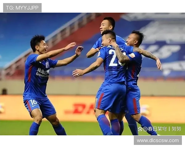 中国足球队迎战强敌，备战世界杯预选赛，球迷热议阵容变动与战术调整