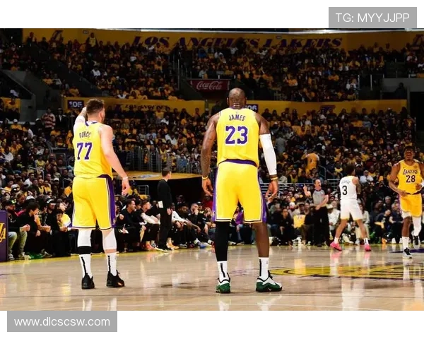 湖人逆转击败勇士 詹姆斯轰下三双率队豪取四连胜震撼全场