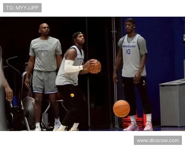 NBA新赛季揭幕战全场焦点:詹姆斯领衔湖人对决勇士哈登加盟76人再掀波澜 NBA新赛季揭幕战全场焦点:詹姆斯领衔湖人对决勇士哈登加盟76人再掀波澜