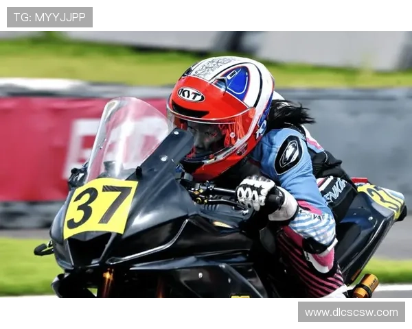 摩托车大奖赛最新动态：2025赛季赛程公布，顶级车手竞争愈加激烈