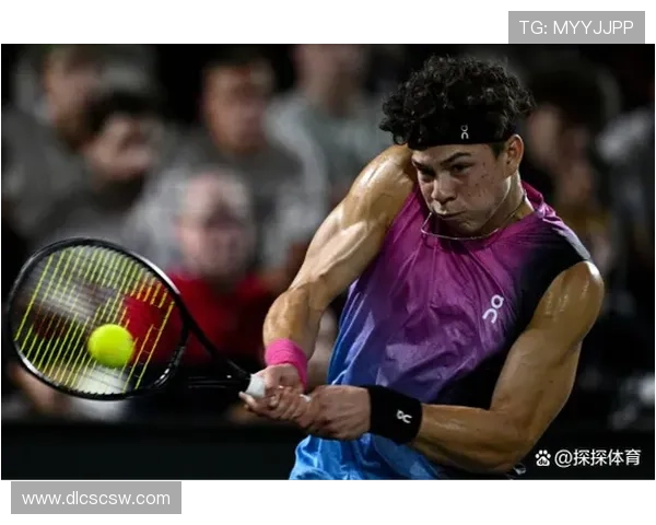 新赛季网球赛场掀青春风暴老将新秀连演五盘鏖战激情不断全场沸腾