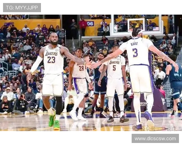 季后赛冲刺阶段群星闪耀湖人勇士争夺西部关键席位形势白热化引关注 季后赛冲刺阶段群星闪耀湖人勇士争夺西部关键席位形势白热化引关注